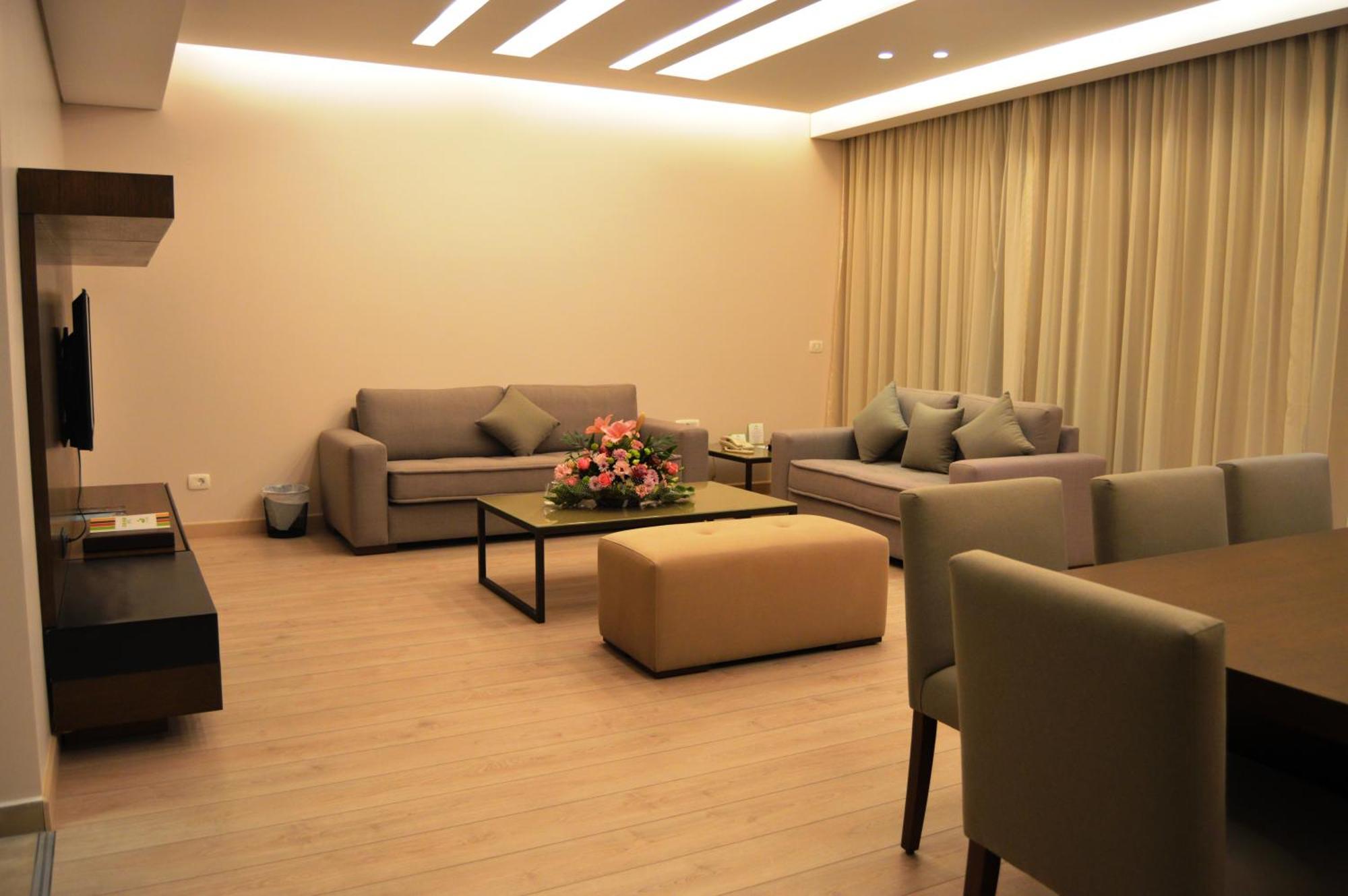 Country Lodge Hotel & Resort Бейрут Номер фото