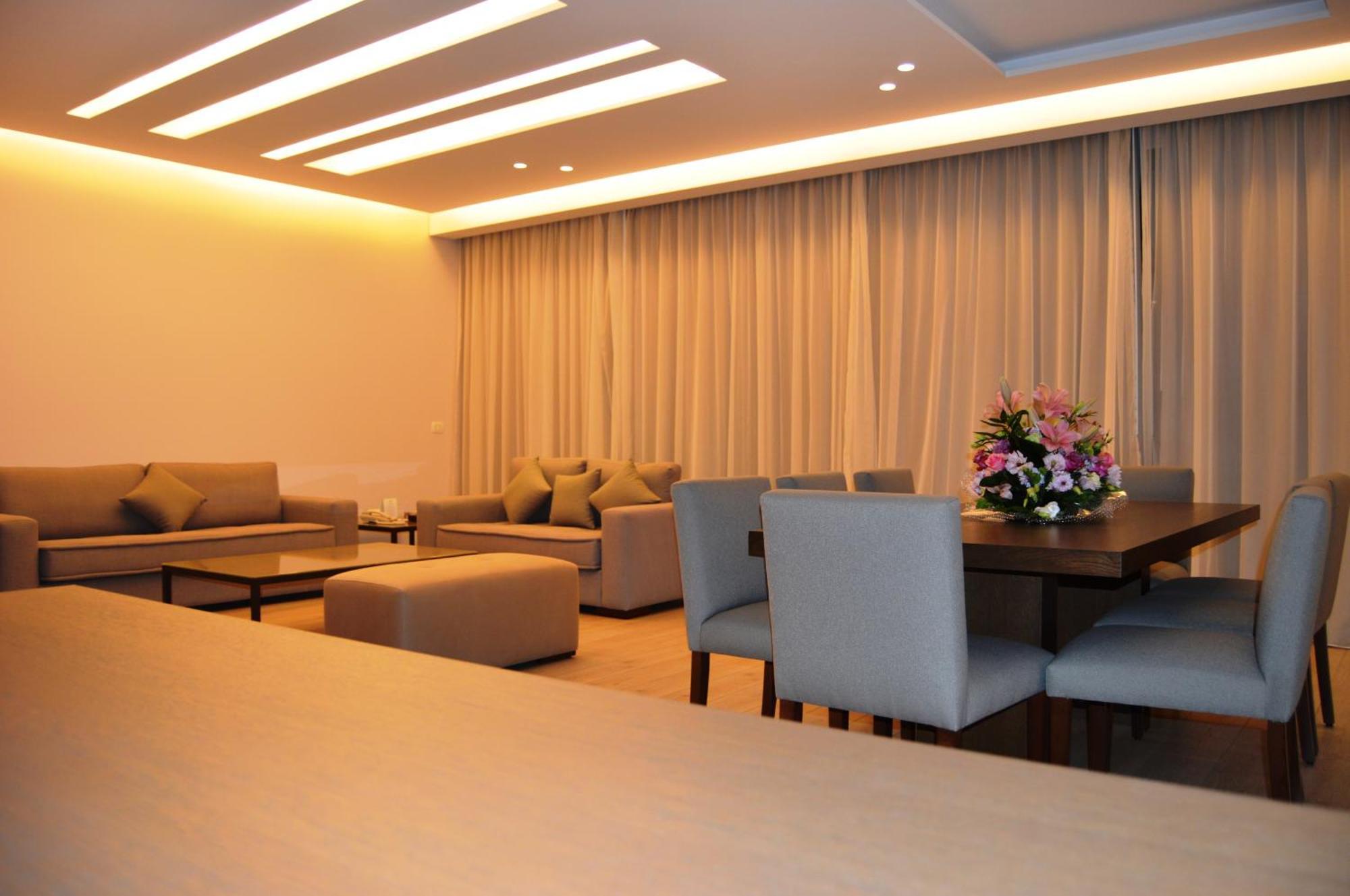 Country Lodge Hotel & Resort Бейрут Номер фото