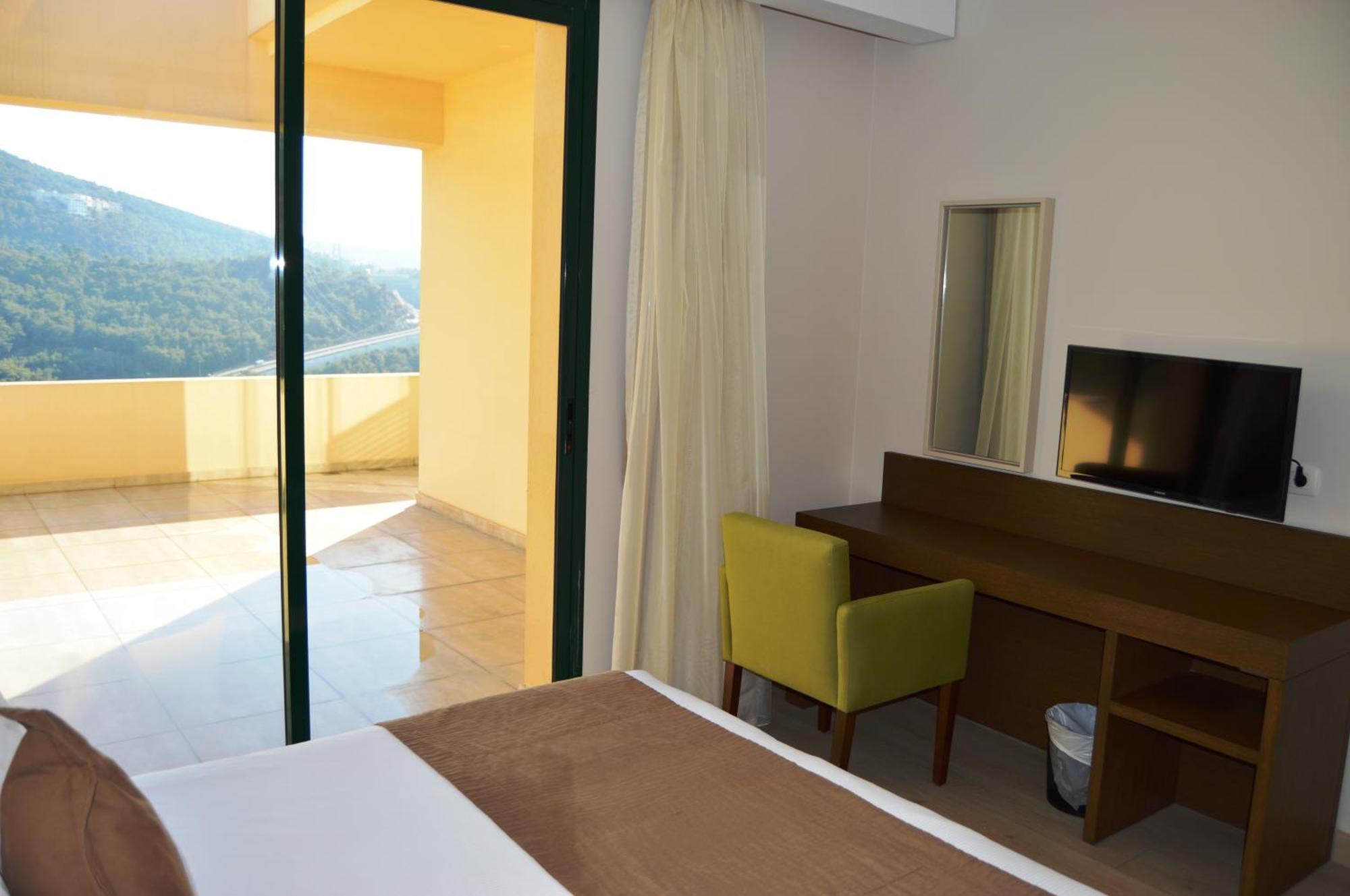 Country Lodge Hotel & Resort Бейрут Номер фото