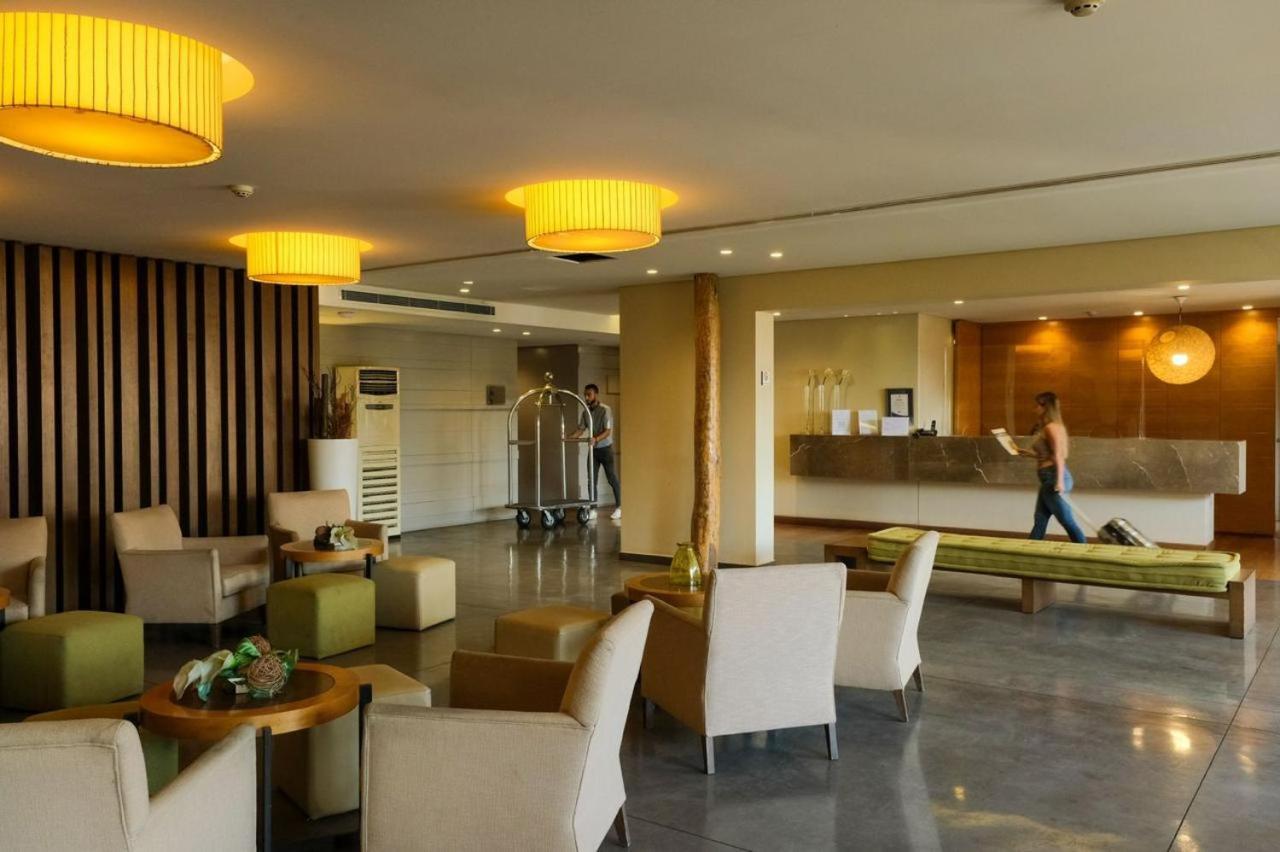 Country Lodge Hotel & Resort Бейрут Екстер'єр фото